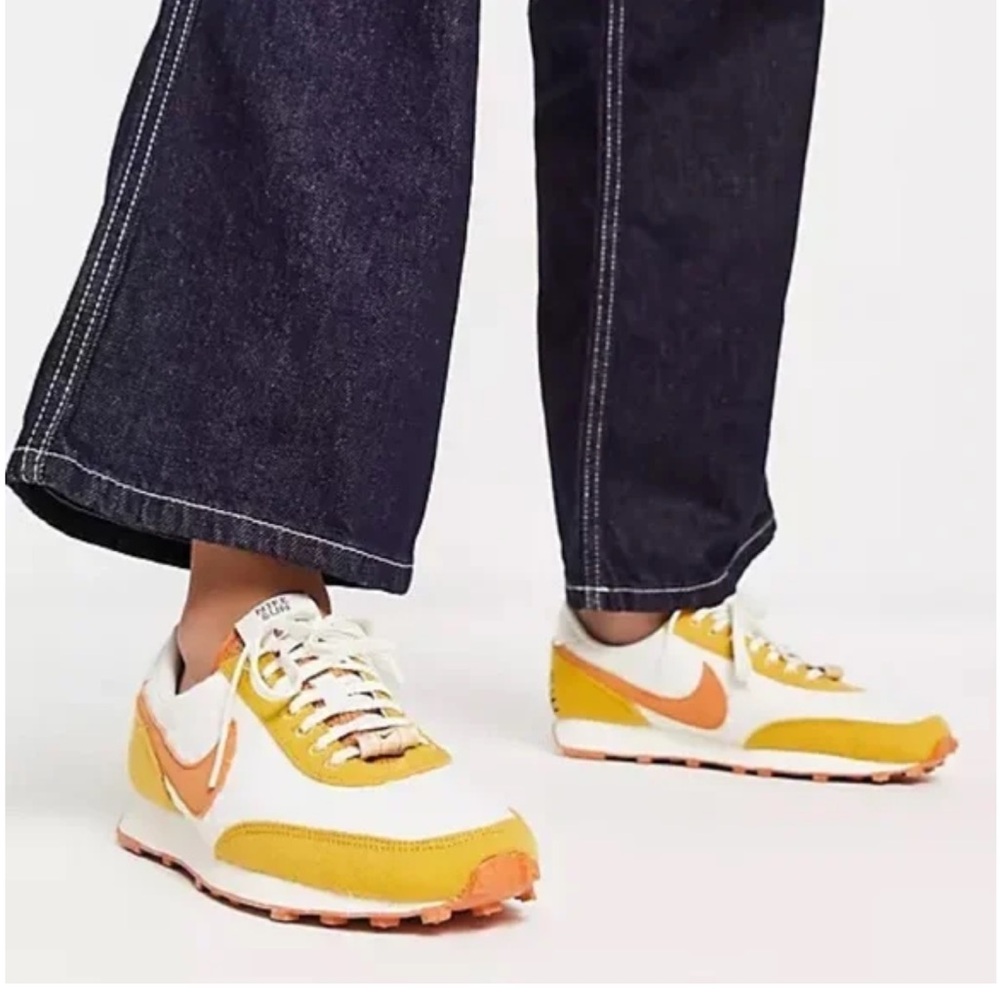 Nike DBreak SE
Sun Club Hot Curry (Women's) size 10